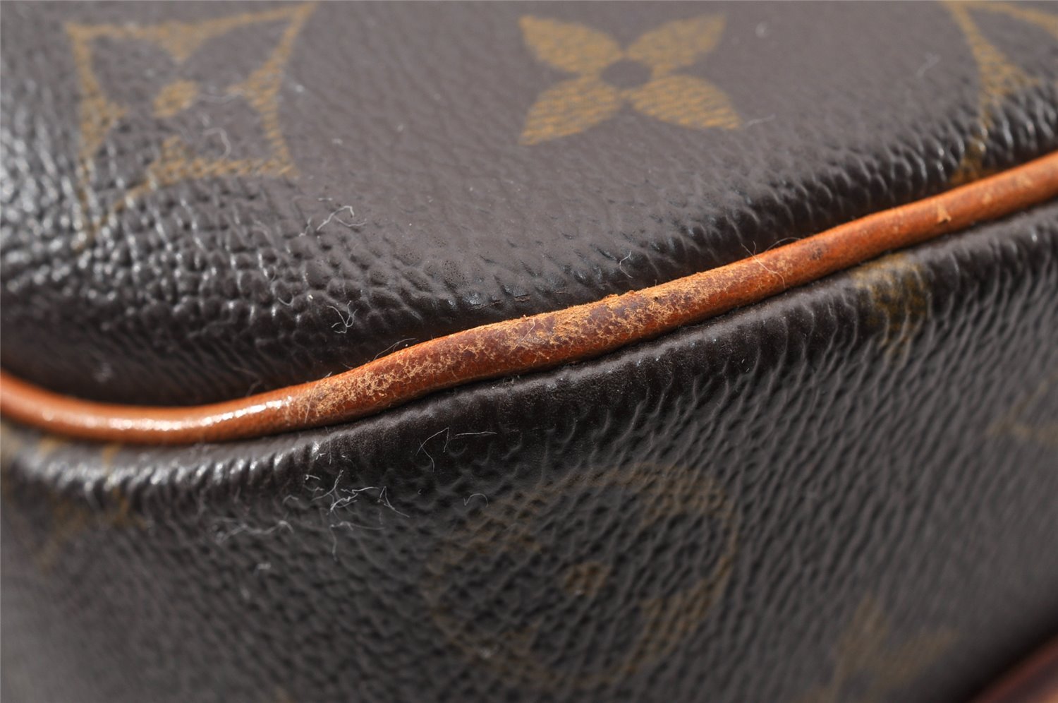 Authentic Louis Vuitton Monogram Blois Shoulder Cross Body Bag M51221 LV 9678I