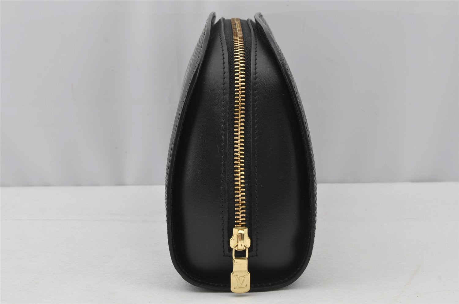 Authentic Louis Vuitton Epi Dauphine MM Pouch Clutch Bag Black M48452 LV 9680I