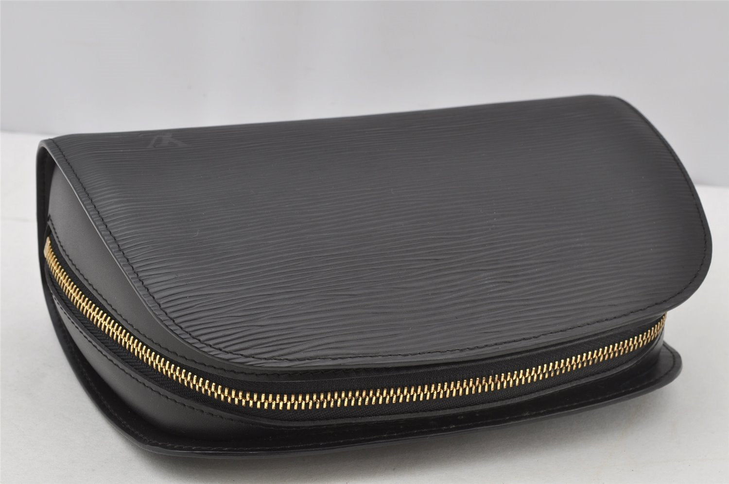 Authentic Louis Vuitton Epi Dauphine MM Pouch Clutch Bag Black M48452 LV 9680I