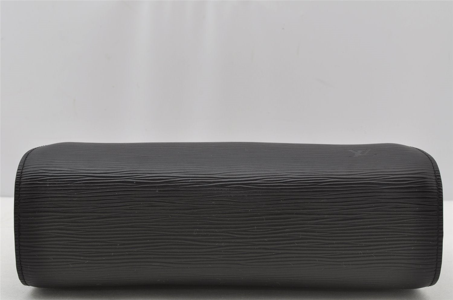 Authentic Louis Vuitton Epi Dauphine MM Pouch Clutch Bag Black M48452 LV 9680I