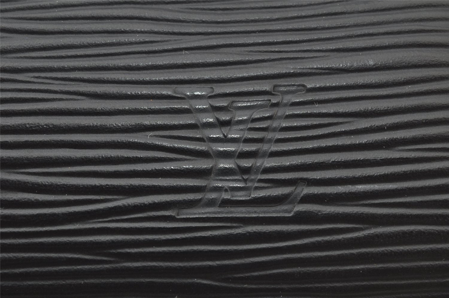 Authentic Louis Vuitton Epi Dauphine MM Pouch Clutch Bag Black M48452 LV 9680I