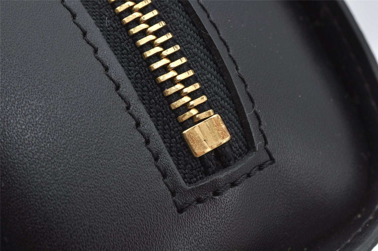 Authentic Louis Vuitton Epi Dauphine MM Pouch Clutch Bag Black M48452 LV 9680I