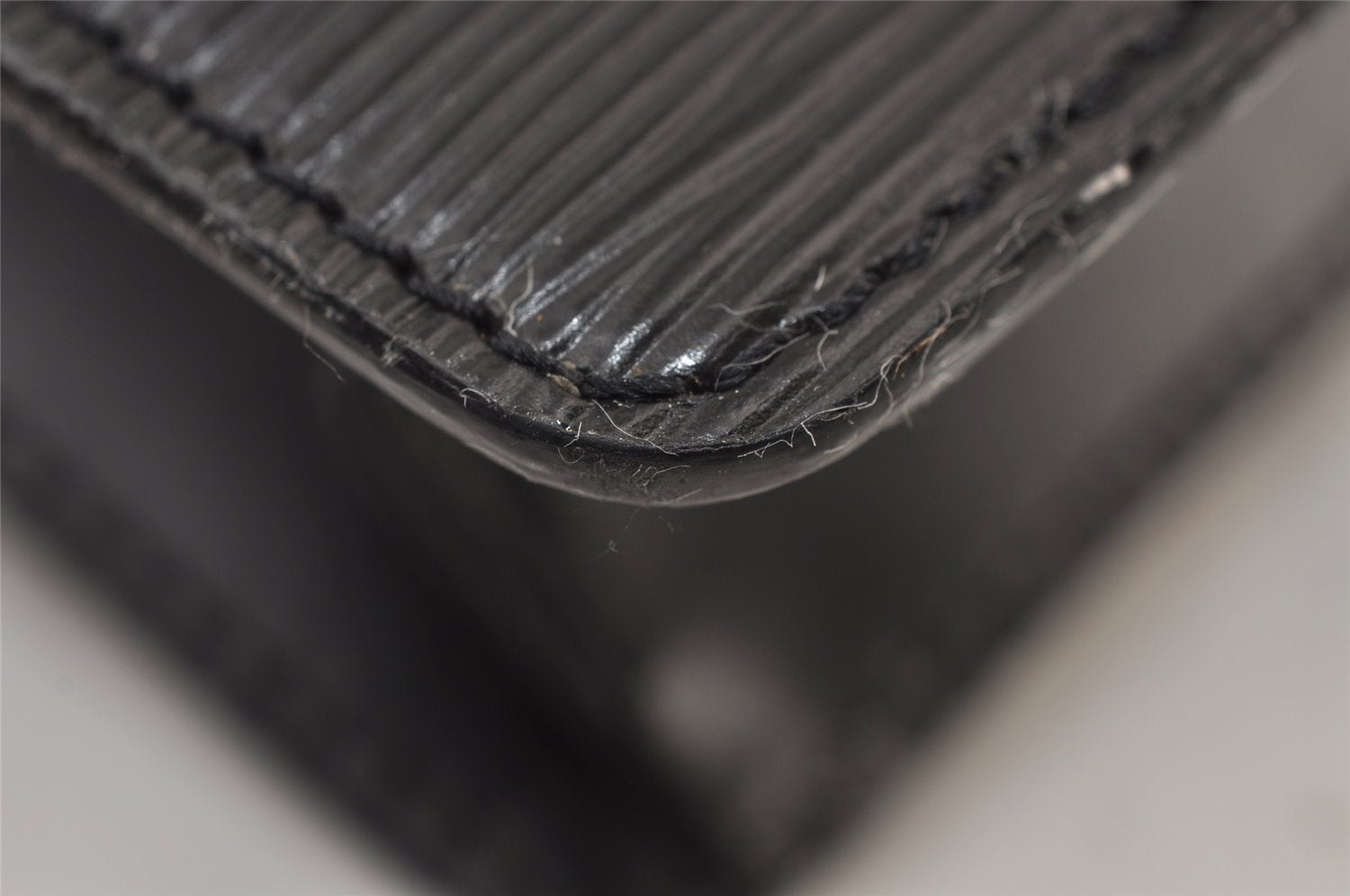 Authentic Louis Vuitton Epi Pochette Homme Clutch Hand Bag Black M52522 LV 9684I