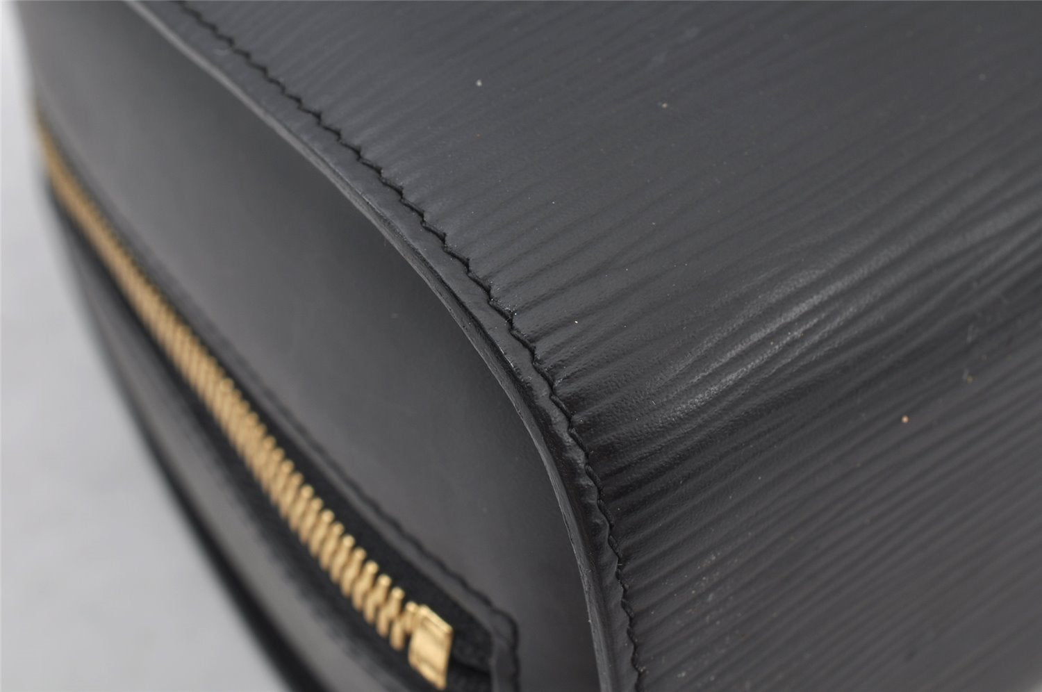 Authentic Louis Vuitton Epi Dauphine GM Pouch Clutch Bag Black M48432 LV 9687I