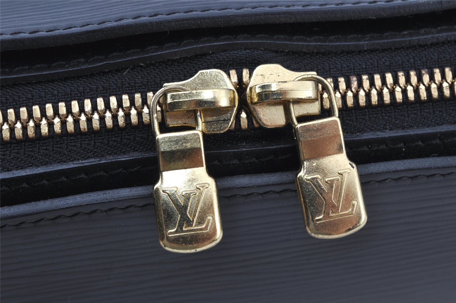 Authentic Louis Vuitton Epi Dauphine GM Pouch Clutch Bag Black M48432 LV 9687I