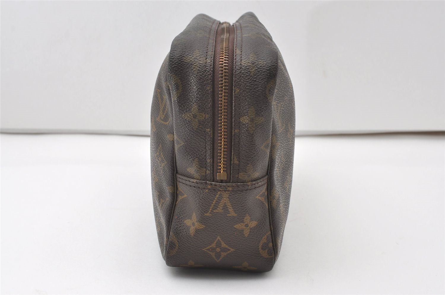 Auth Louis Vuitton Monogram Trousse Toilette 28 Clutch Hand Bag M47522 LV 9691I