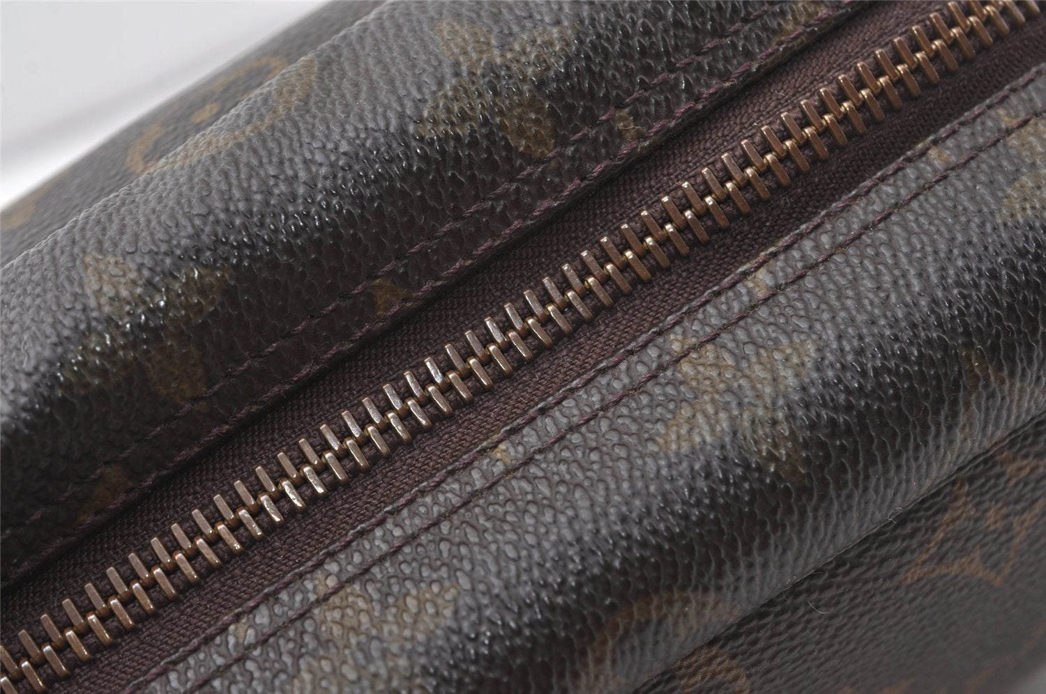 Auth Louis Vuitton Monogram Trousse Toilette 28 Clutch Hand Bag M47522 LV 9691I