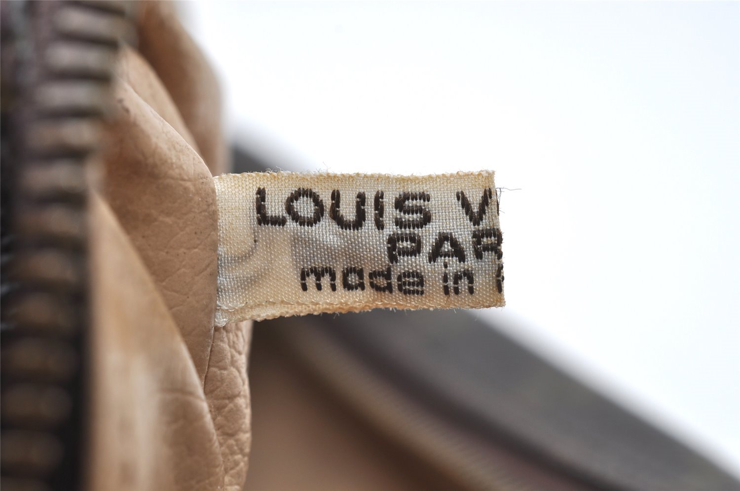 Auth Louis Vuitton Monogram Trousse Toilette 28 Clutch Hand Bag M47522 LV 9691I