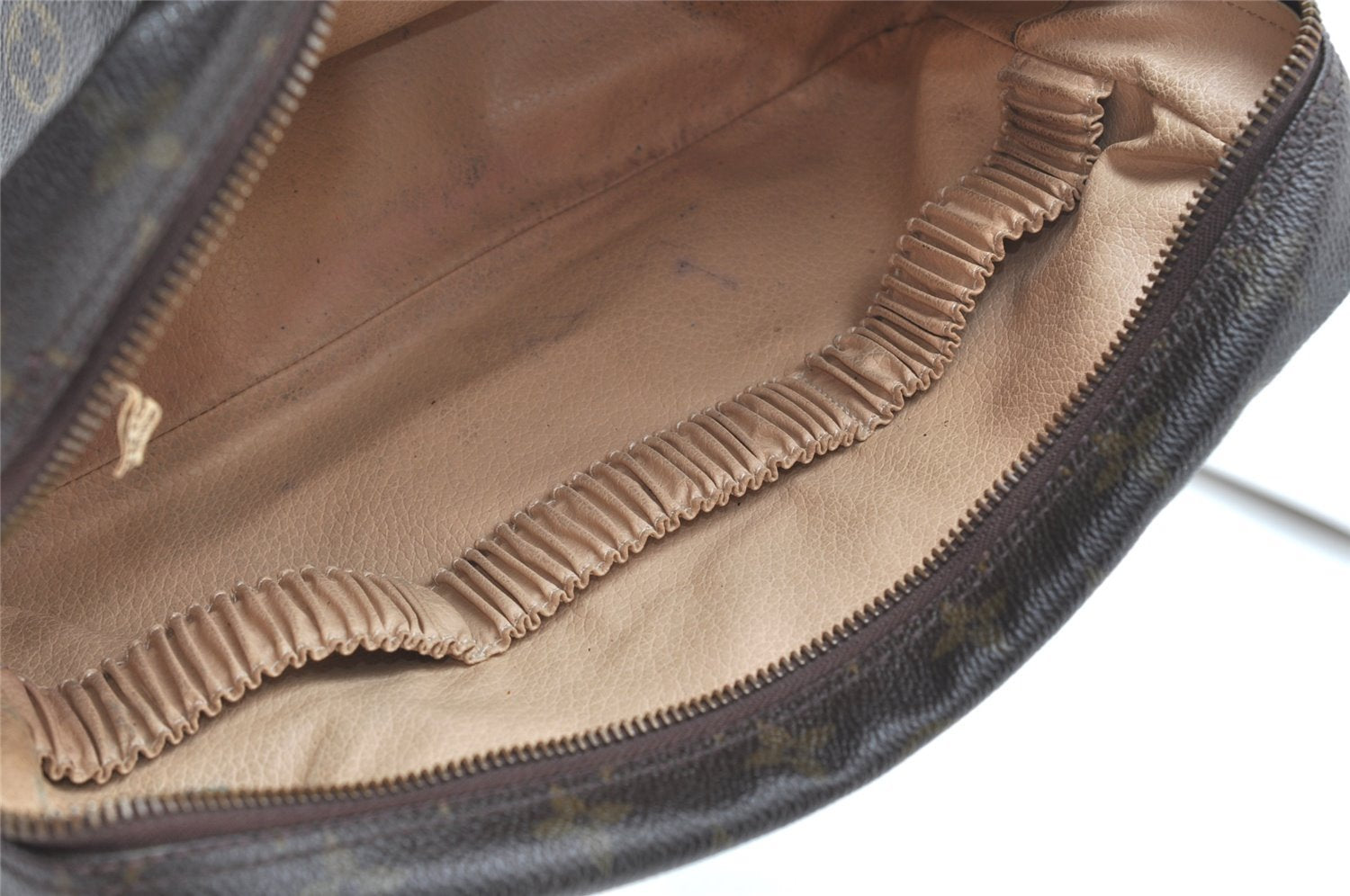 Auth Louis Vuitton Monogram Trousse Toilette 28 Clutch Hand Bag M47522 LV 9691I