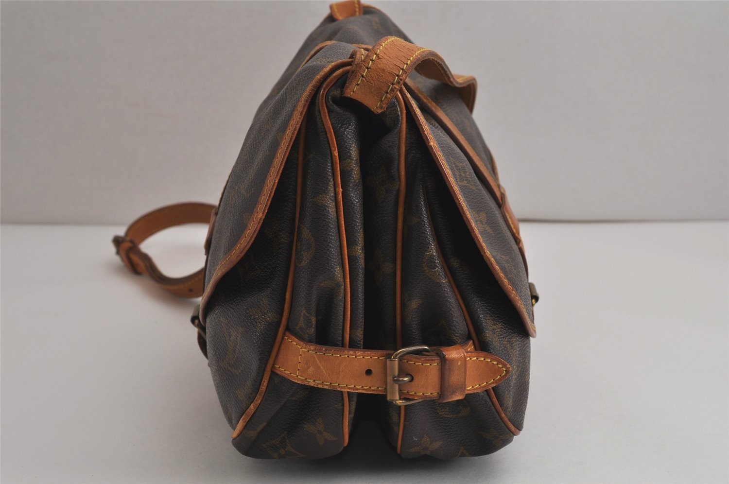 Authentic Louis Vuitton Monogram Saumur 30 Shoulder Cross Bag M42256 LV 9695J