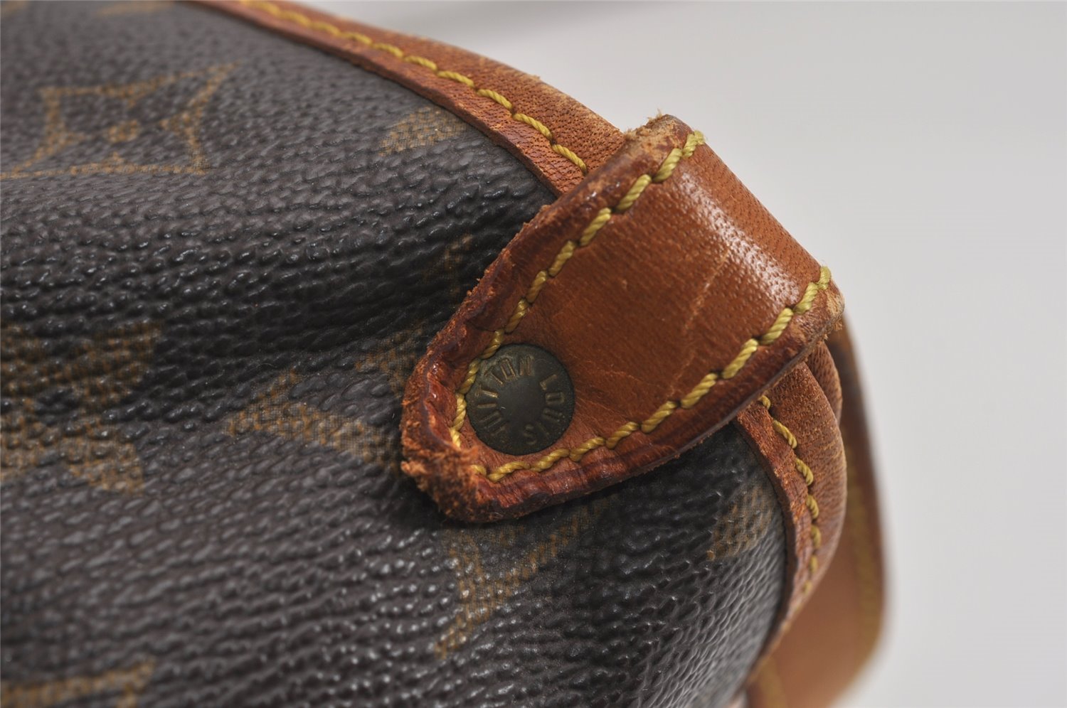 Authentic Louis Vuitton Monogram Saumur 30 Shoulder Cross Bag M42256 LV 9695J