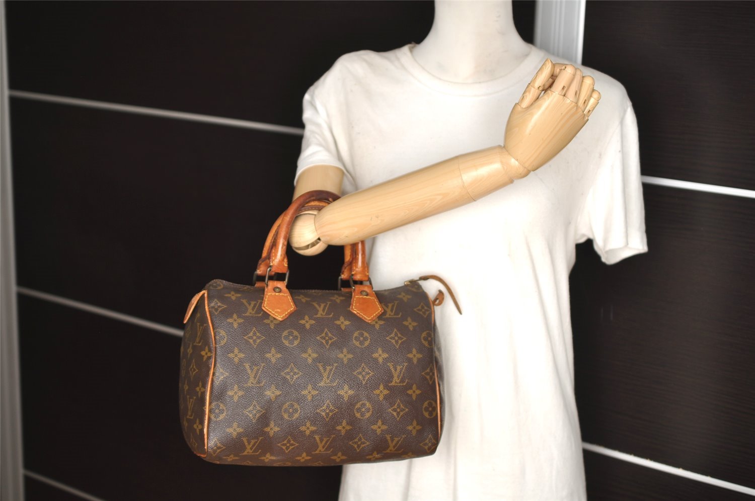 Authentic Louis Vuitton Monogram Speedy 25 Boston Hand Bag M41528 LV 9696I