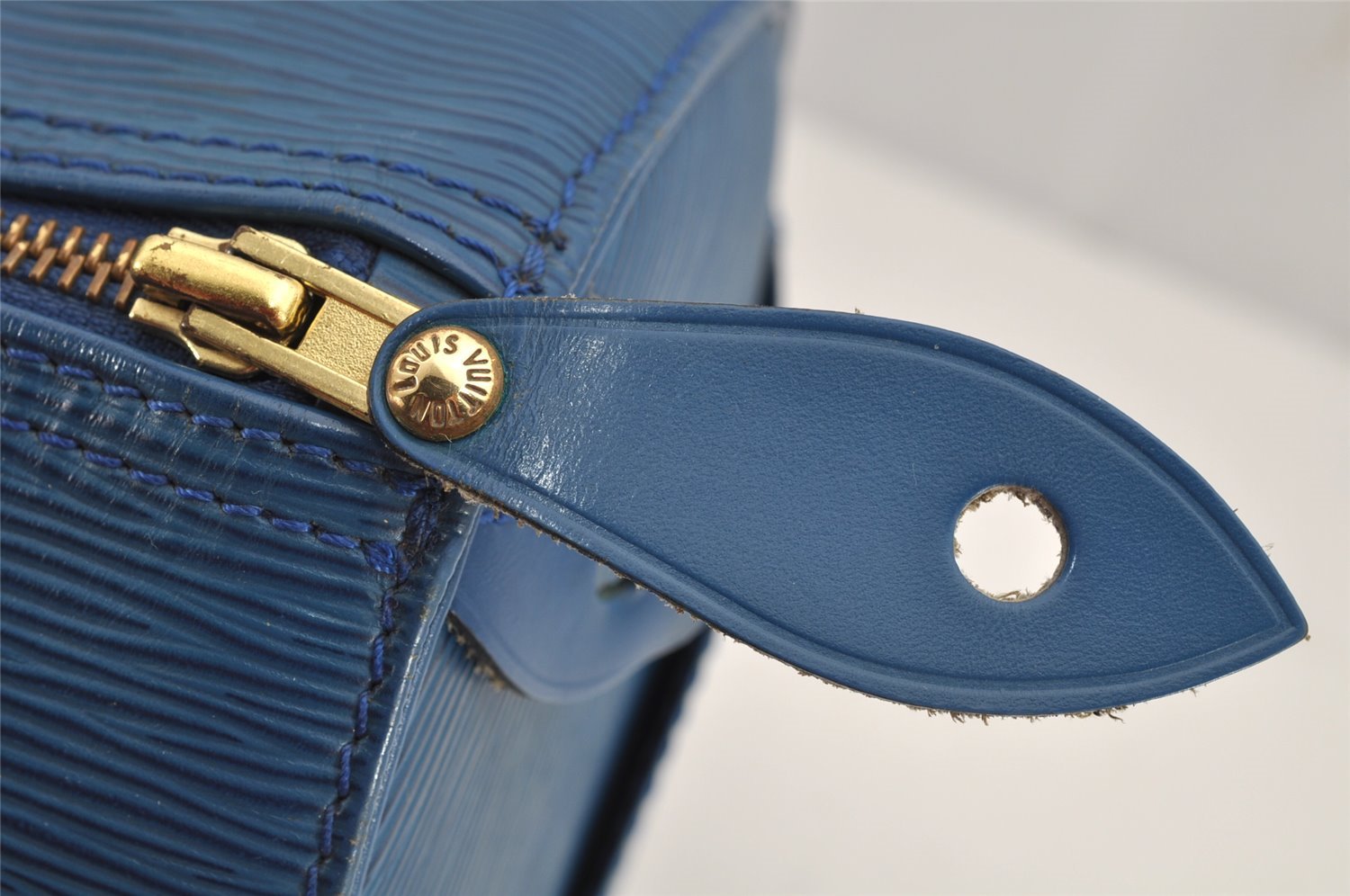 Authentic Louis Vuitton Epi Speedy 30 Hand Boston Bag Blue M43005 LV 9703J