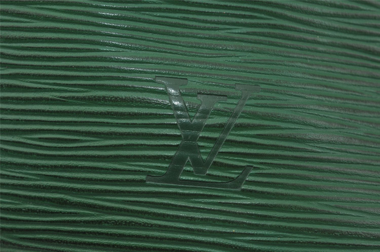 Authentic Louis Vuitton Epi Noe Shoulder Drawstring Bag Green M44004 LV 9720I