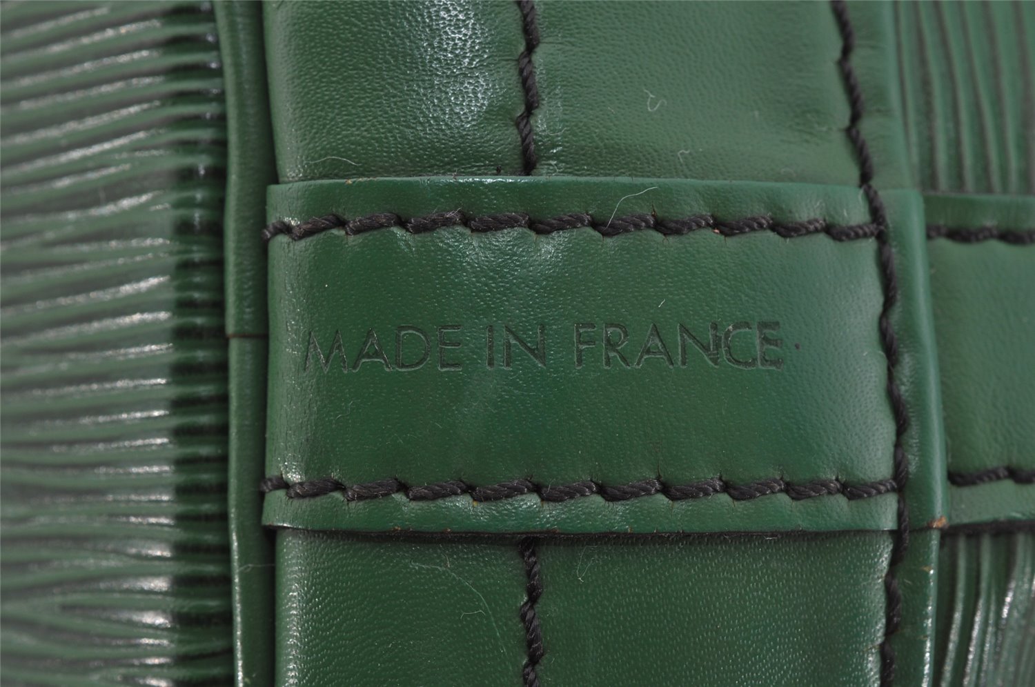 Authentic Louis Vuitton Epi Noe Shoulder Drawstring Bag Green M44004 LV 9720I