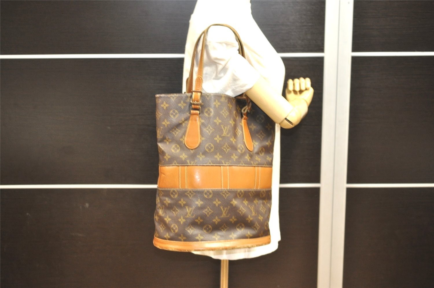 Authentic Louis Vuitton Monogram Bucket GM Shoulder Bag T42236 USA Model 9723I