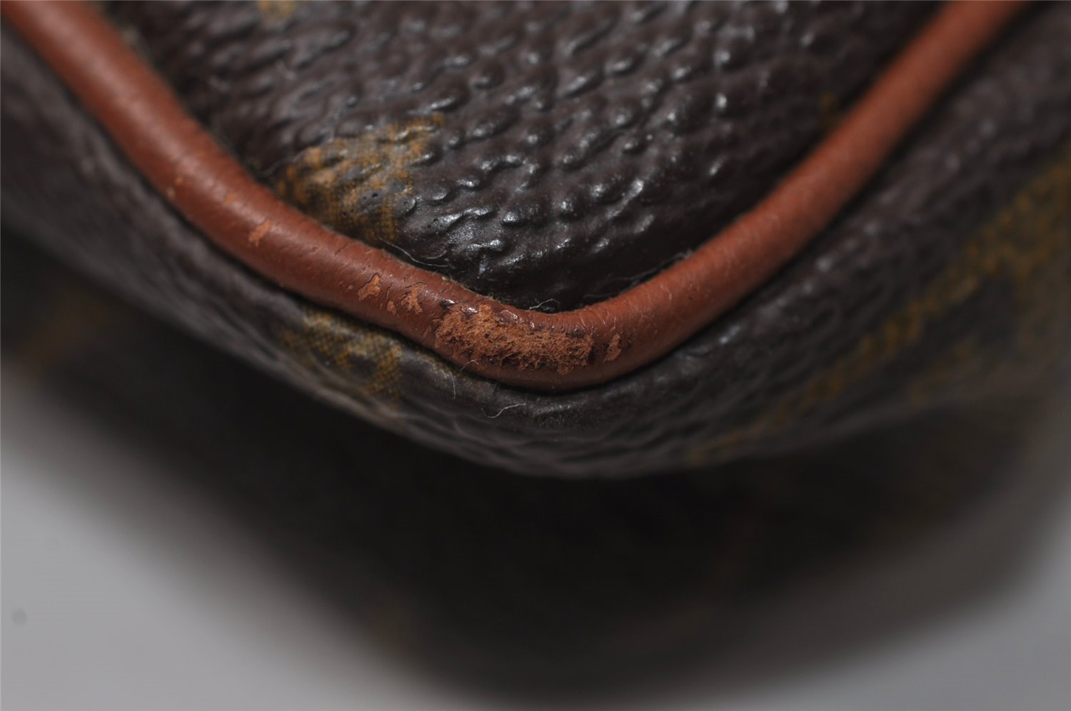 Auth Louis Vuitton Monogram Mini Poche Danube Shoulder Cross Bag Old Model 9731I