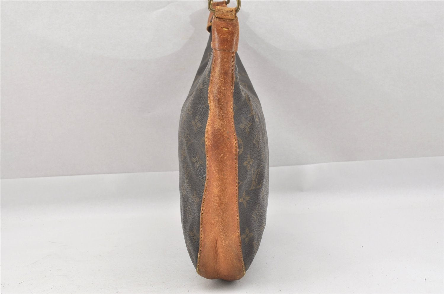 Authentic Louis Vuitton Monogram Boulogne 30 Shoulder Cross Bag Old Model 9732I