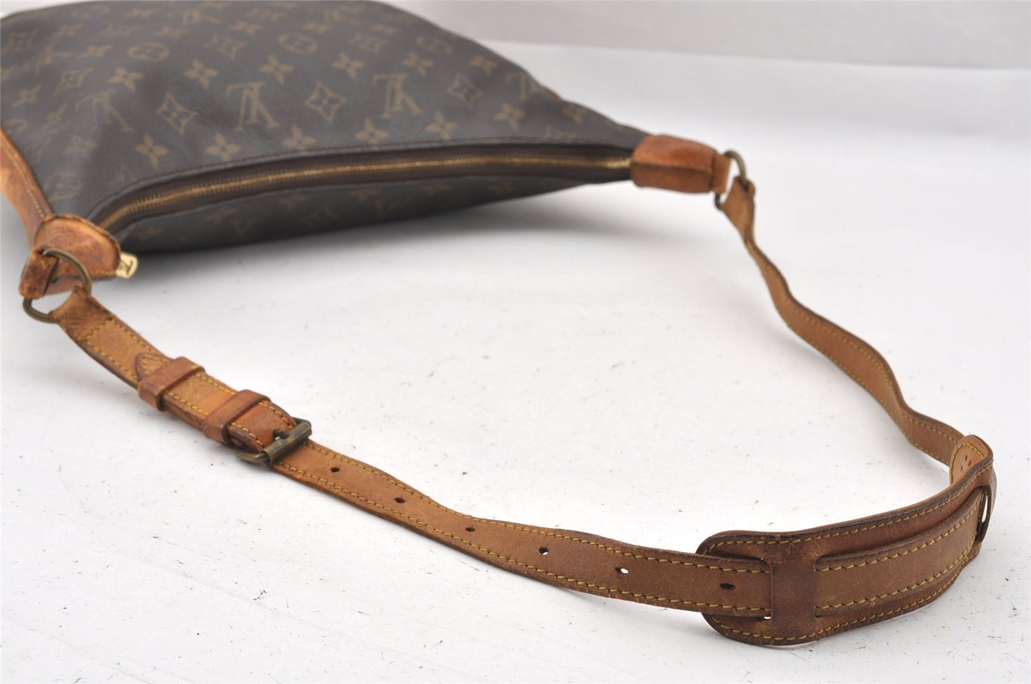 Authentic Louis Vuitton Monogram Boulogne 30 Shoulder Cross Bag Old Model 9732I