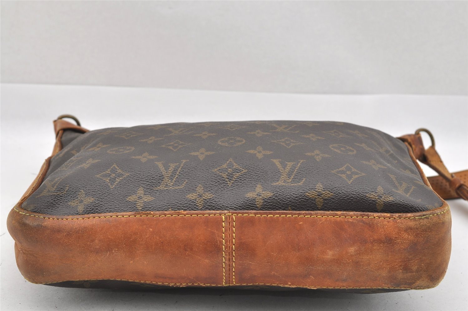 Authentic Louis Vuitton Monogram Boulogne 30 Shoulder Cross Bag Old Model 9732I