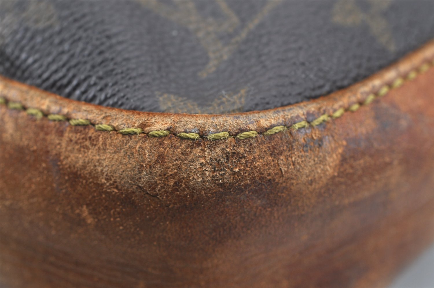 Authentic Louis Vuitton Monogram Boulogne 30 Shoulder Cross Bag Old Model 9732I