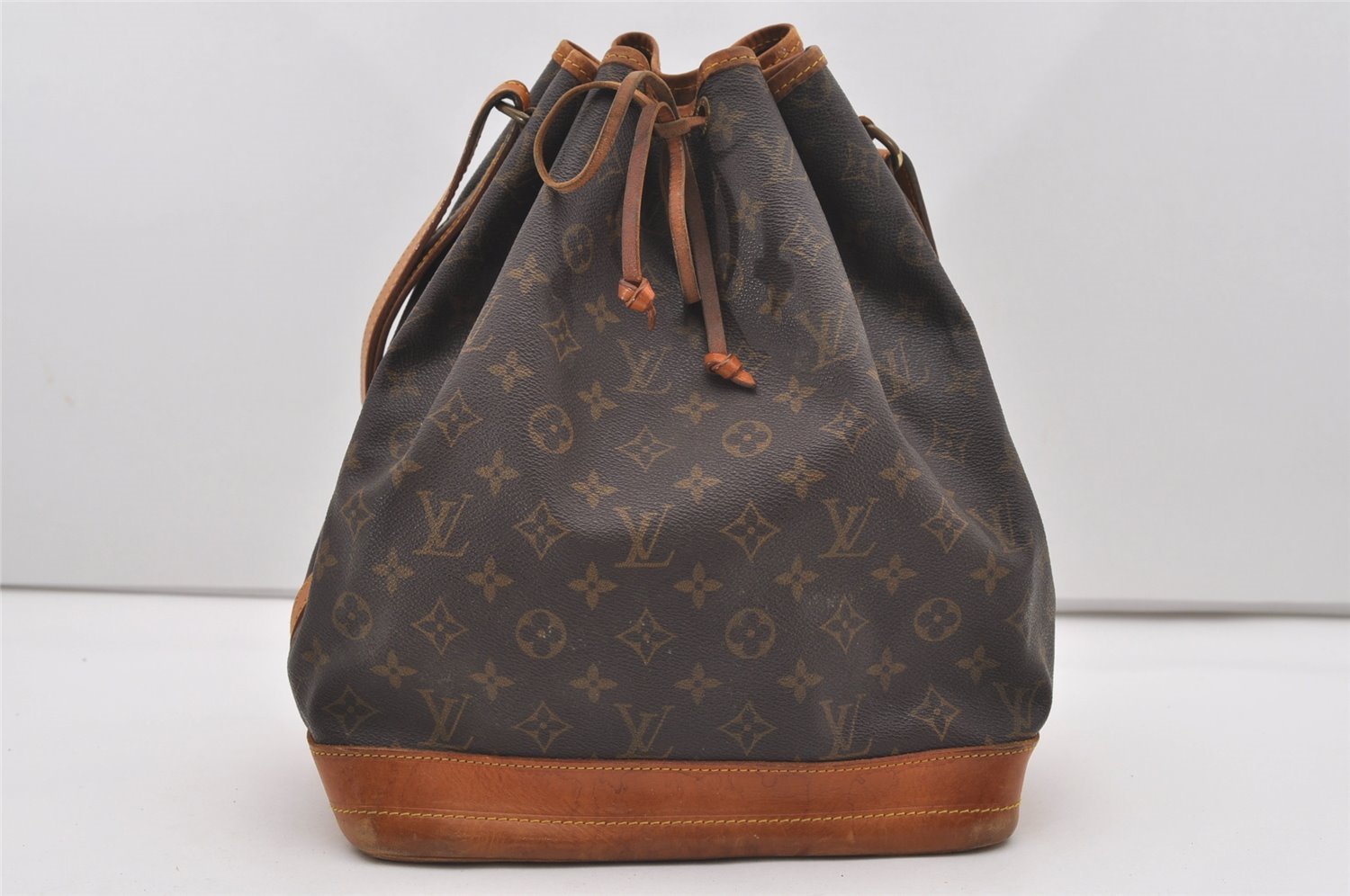 Authentic Louis Vuitton Monogram Noe Shoulder Drawstring Bag M42224 LV 9735I