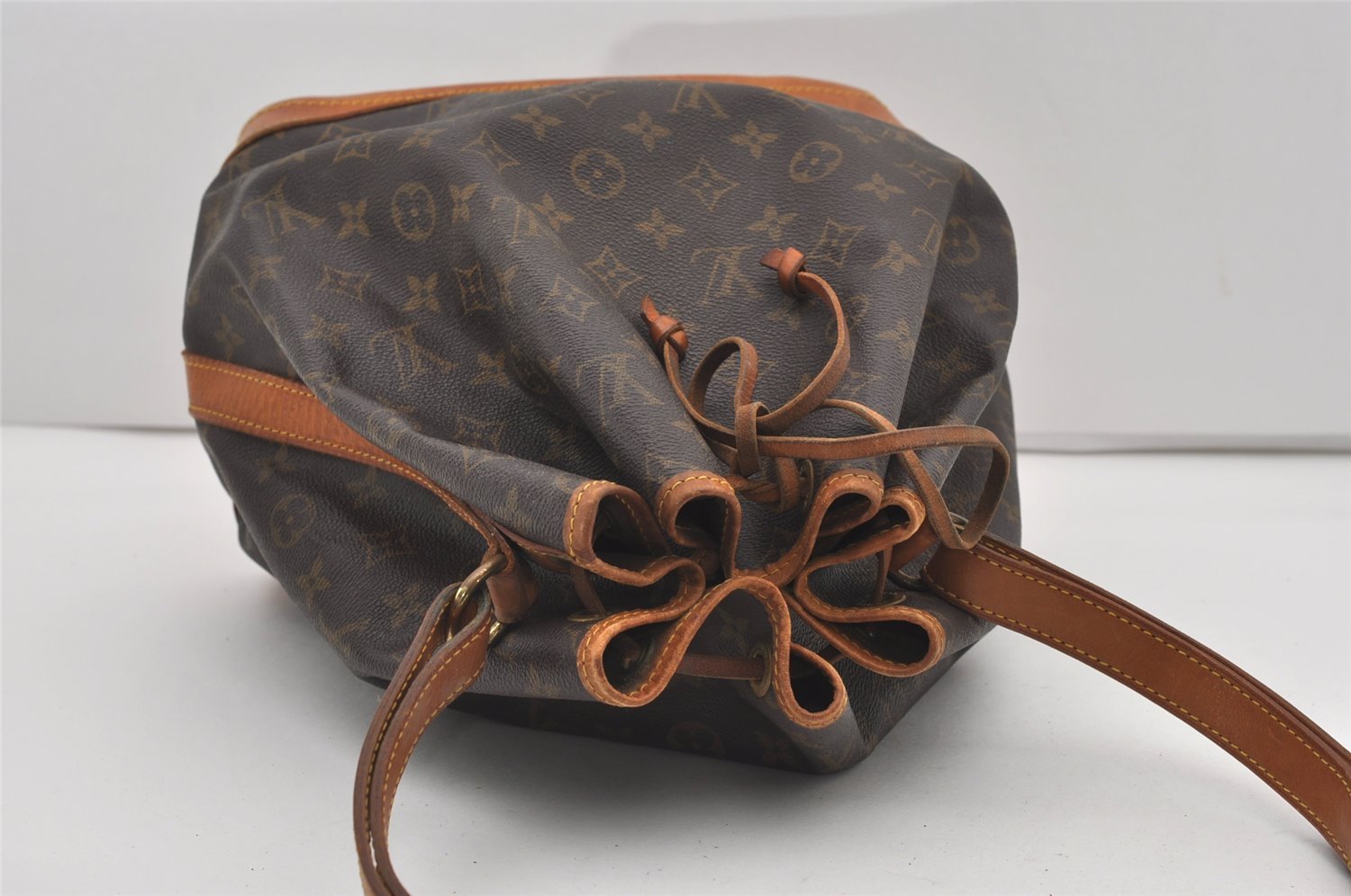 Authentic Louis Vuitton Monogram Noe Shoulder Drawstring Bag M42224 LV 9735I