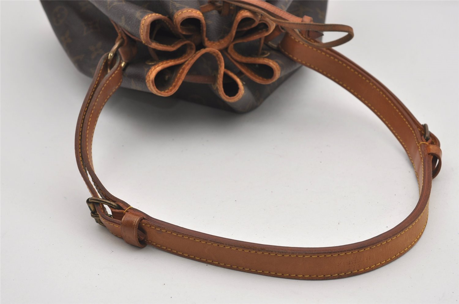 Authentic Louis Vuitton Monogram Noe Shoulder Drawstring Bag M42224 LV 9735I