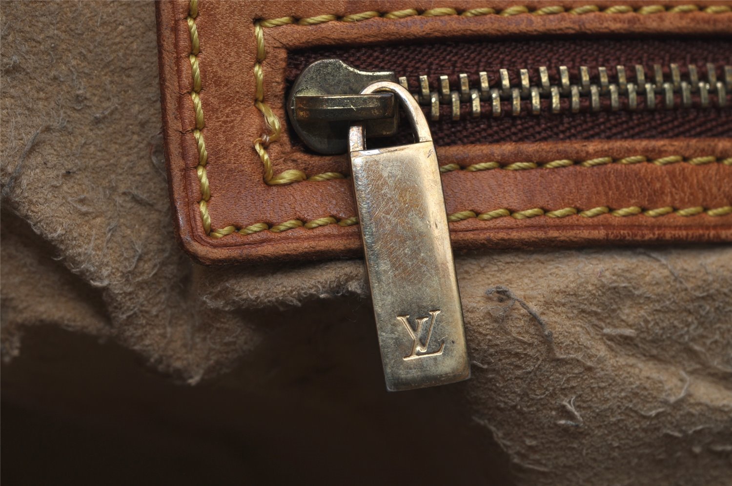 Authentic Louis Vuitton Monogram Looping GM Shoulder Bag M51145 LV 9736I