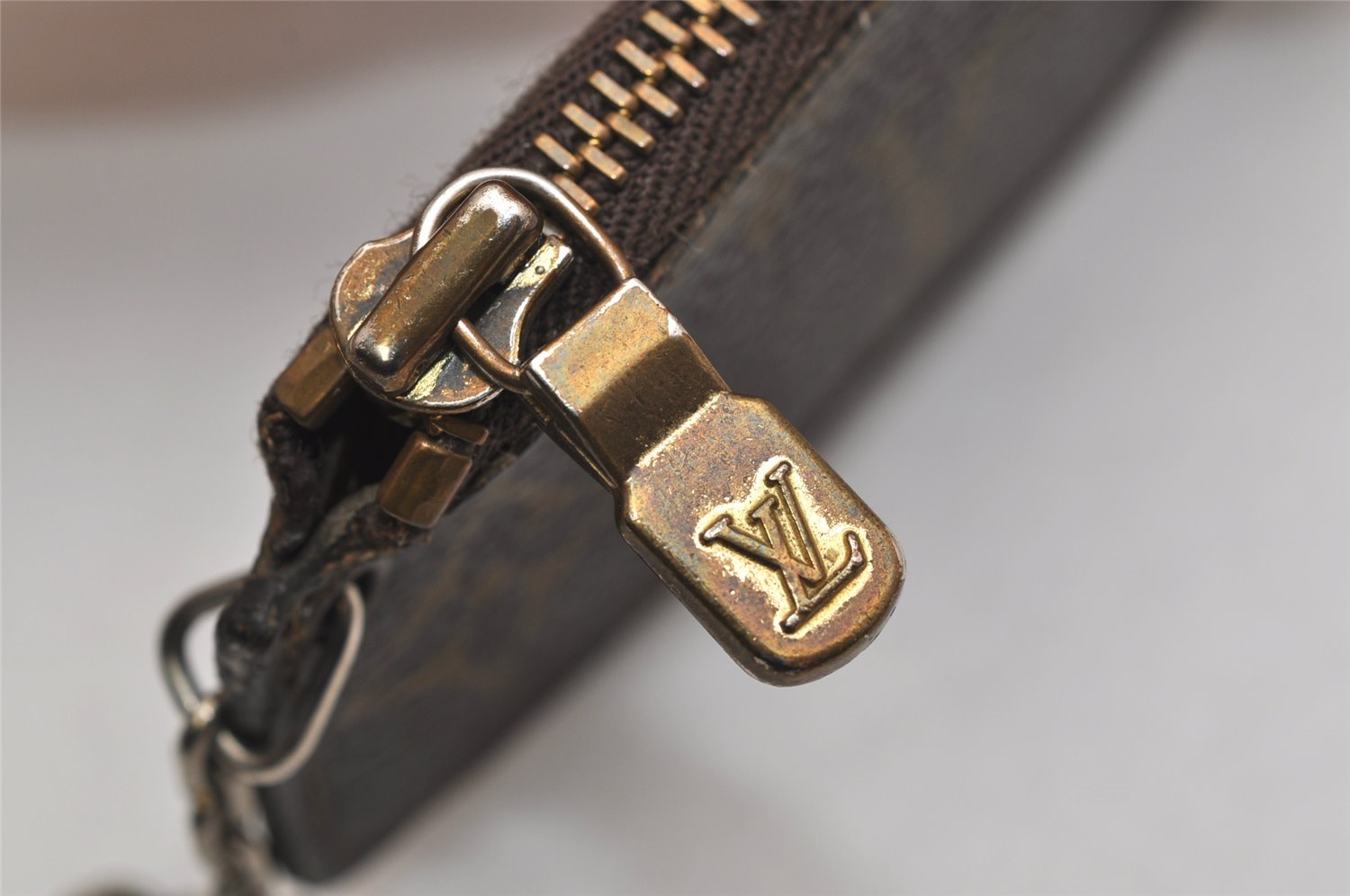 Authentic Louis Vuitton Monogram Etui Clepia Key Case M62690 LV 9736J