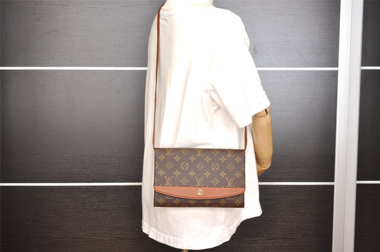 Authentic Louis Vuitton Monogram Bordeaux M51798 2Way Shoulder Clutch Bag 9745I