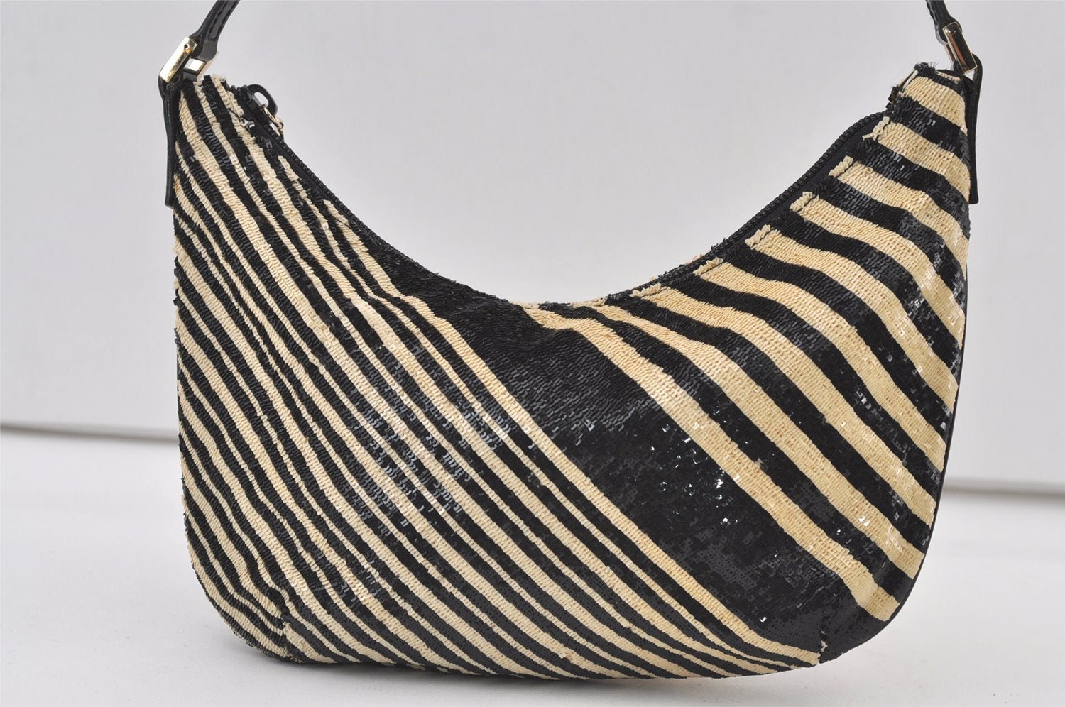 Authentic GUCCI Vintage Shoulder Hand Bag Purse Spangle Enamel Black White 9746J