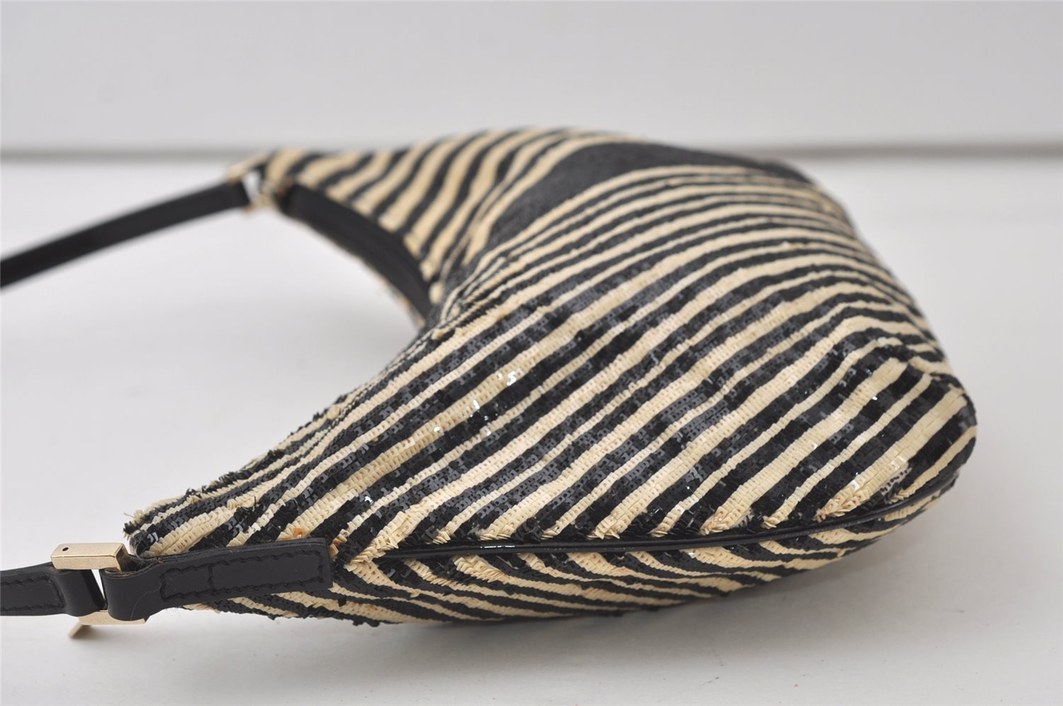 Authentic GUCCI Vintage Shoulder Hand Bag Purse Spangle Enamel Black White 9746J