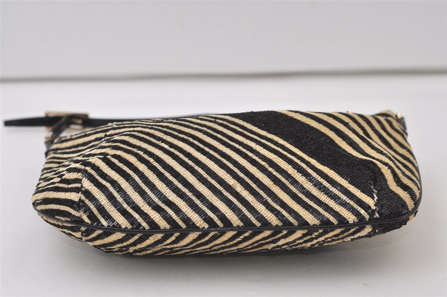 Authentic GUCCI Vintage Shoulder Hand Bag Purse Spangle Enamel Black White 9746J