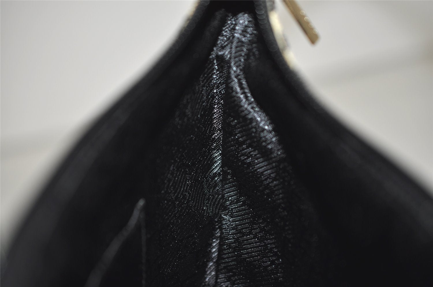 Authentic GUCCI Vintage Shoulder Hand Bag Purse Spangle Enamel Black White 9746J