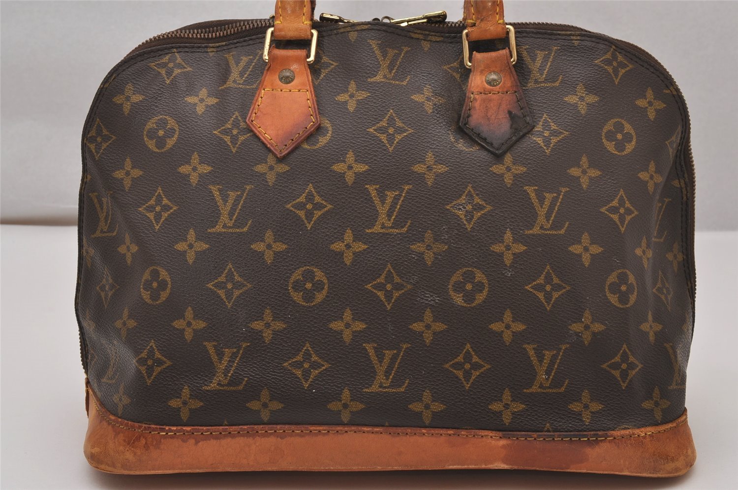 Authentic Louis Vuitton Monogram Alma Hand Bag Purse M51130 LV 9756I