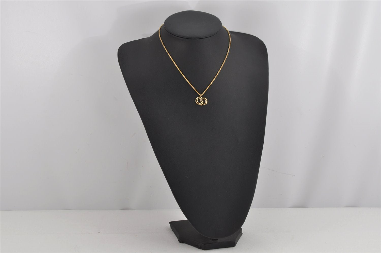 Authentic Christian Dior Gold Tone Chain Pendant Necklace CD 9768J