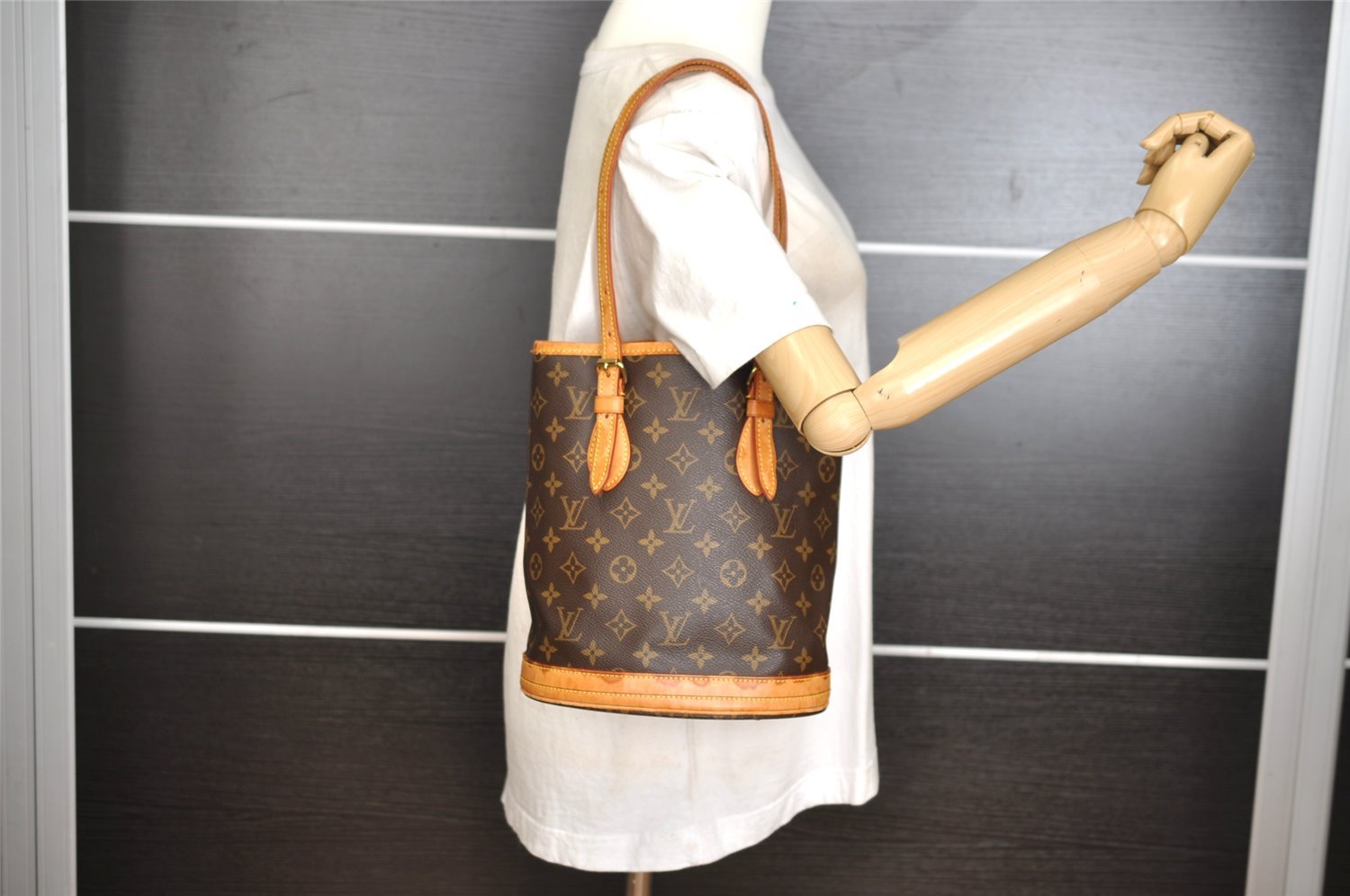 Authentic Louis Vuitton Monogram Bucket PM Shoulder Tote Bag M42238 LV 9774I