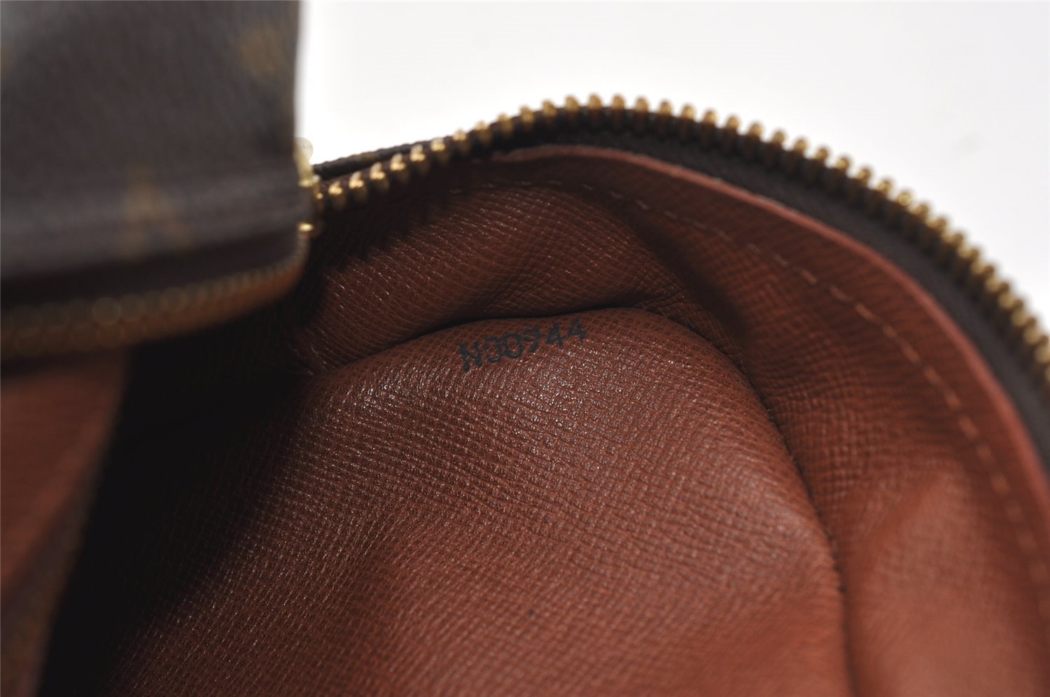 Authentic Louis Vuitton Monogram Nile Shoulder Cross Body Bag M45244 LV 9778I