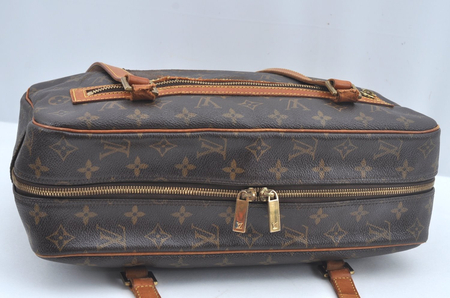 Authentic Louis Vuitton Monogram Cite GM Shoulder Bag M51181 LV Junk 9785I