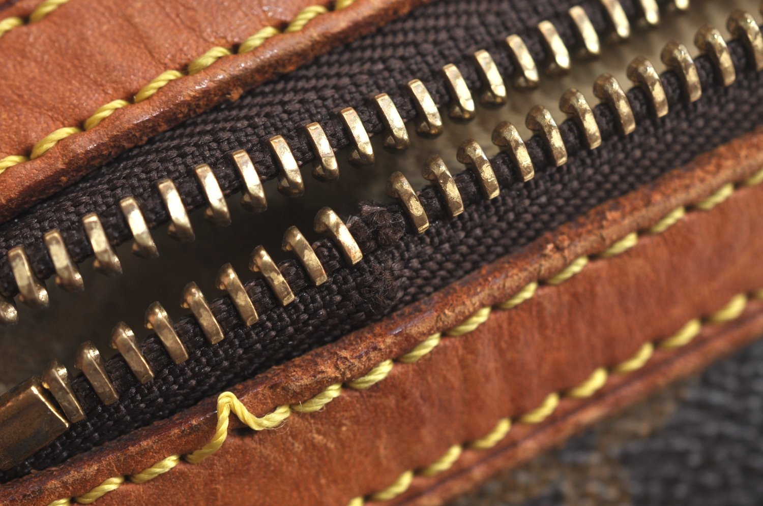 Authentic Louis Vuitton Monogram Cite GM Shoulder Bag M51181 LV Junk 9785I