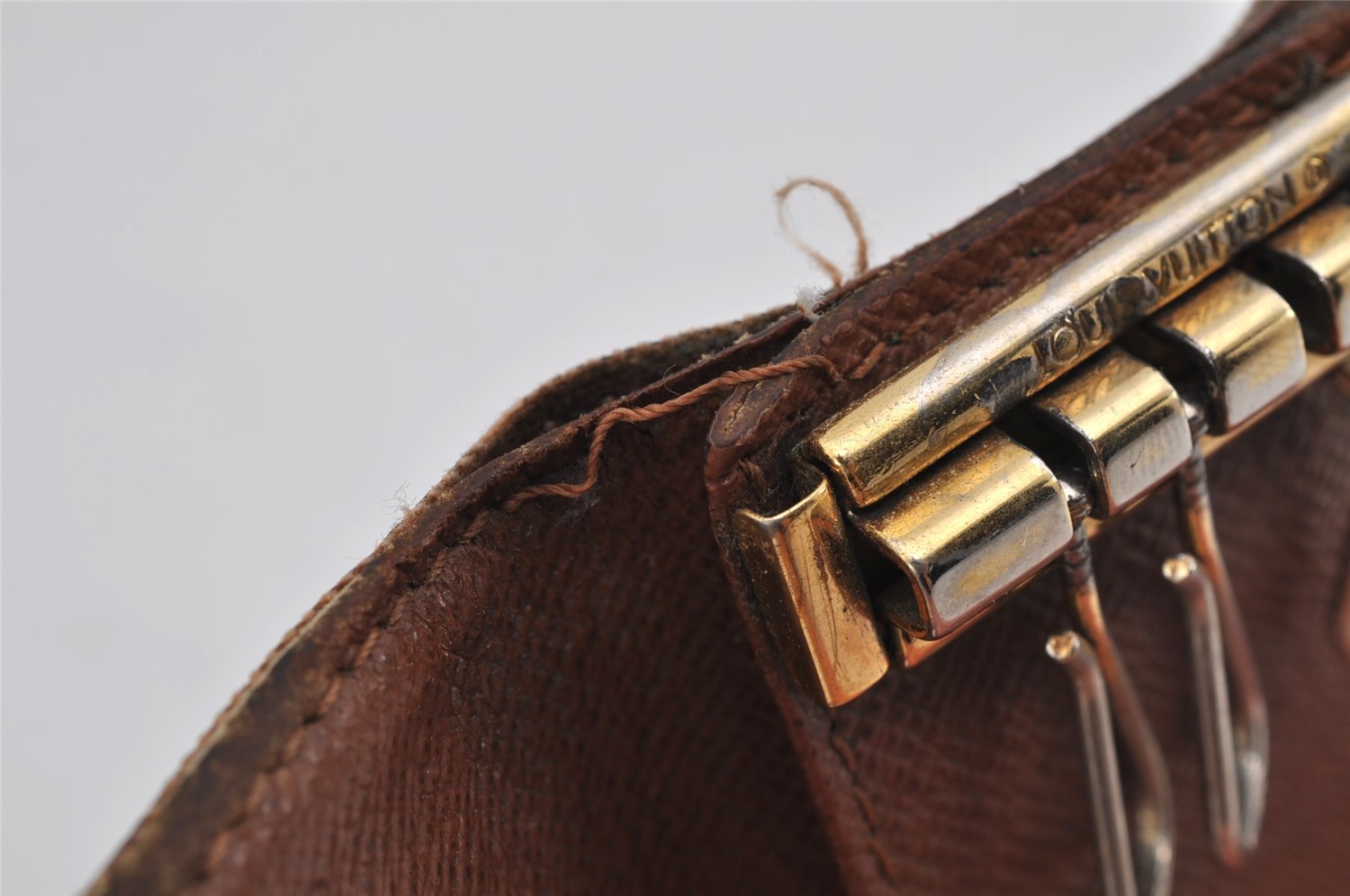 Authentic Louis Vuitton Monogram Multicles 4 Four Hooks Key Case M62631 LV 9788J