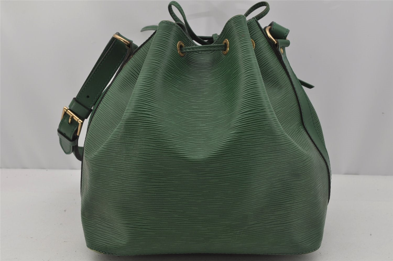 Authentic Louis Vuitton Epi Petit Noe Shoulder Drawstring Bag M44104 Green 9798I
