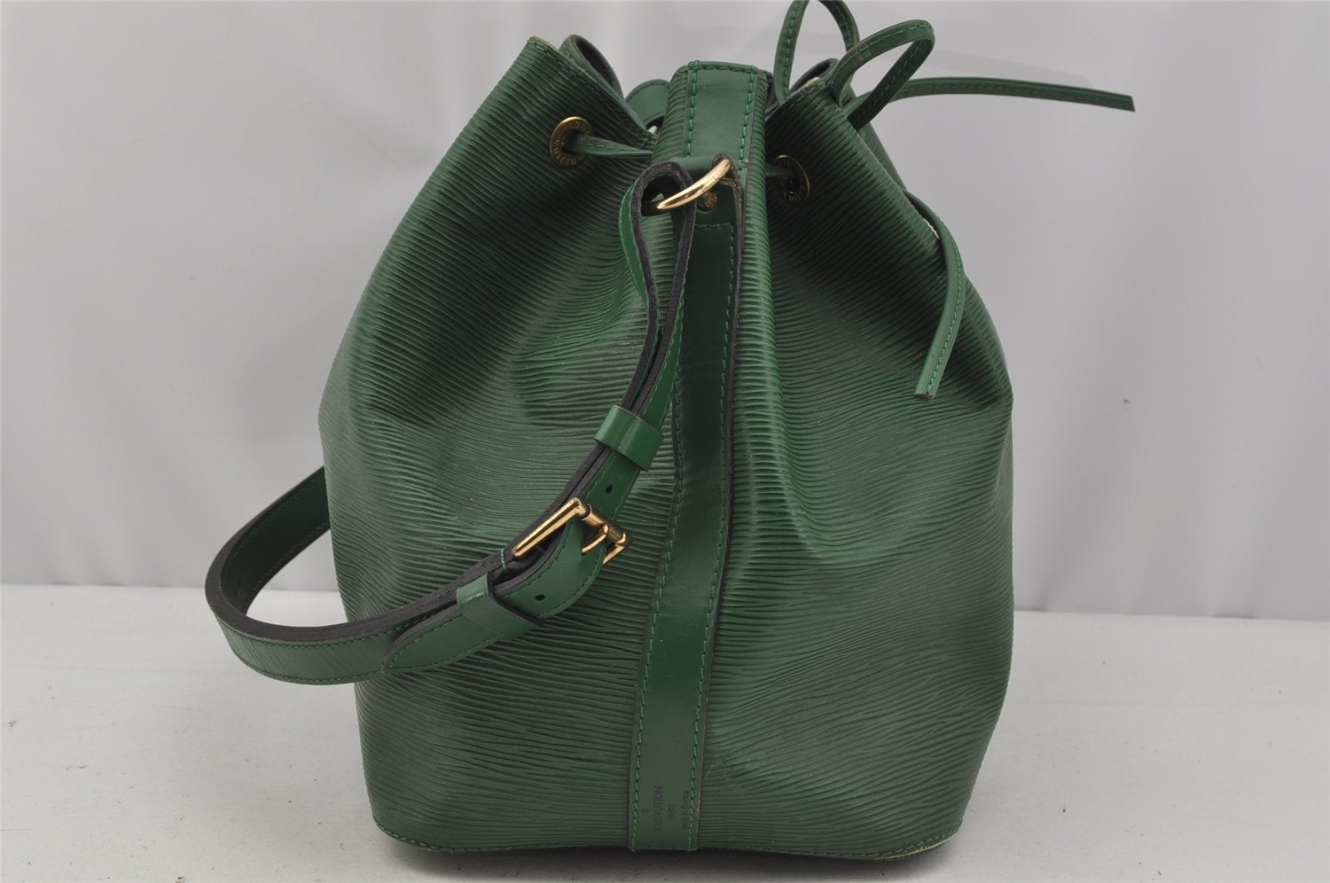 Authentic Louis Vuitton Epi Petit Noe Shoulder Drawstring Bag M44104 Green 9798I
