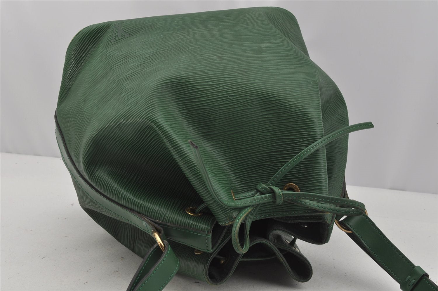 Authentic Louis Vuitton Epi Petit Noe Shoulder Drawstring Bag M44104 Green 9798I