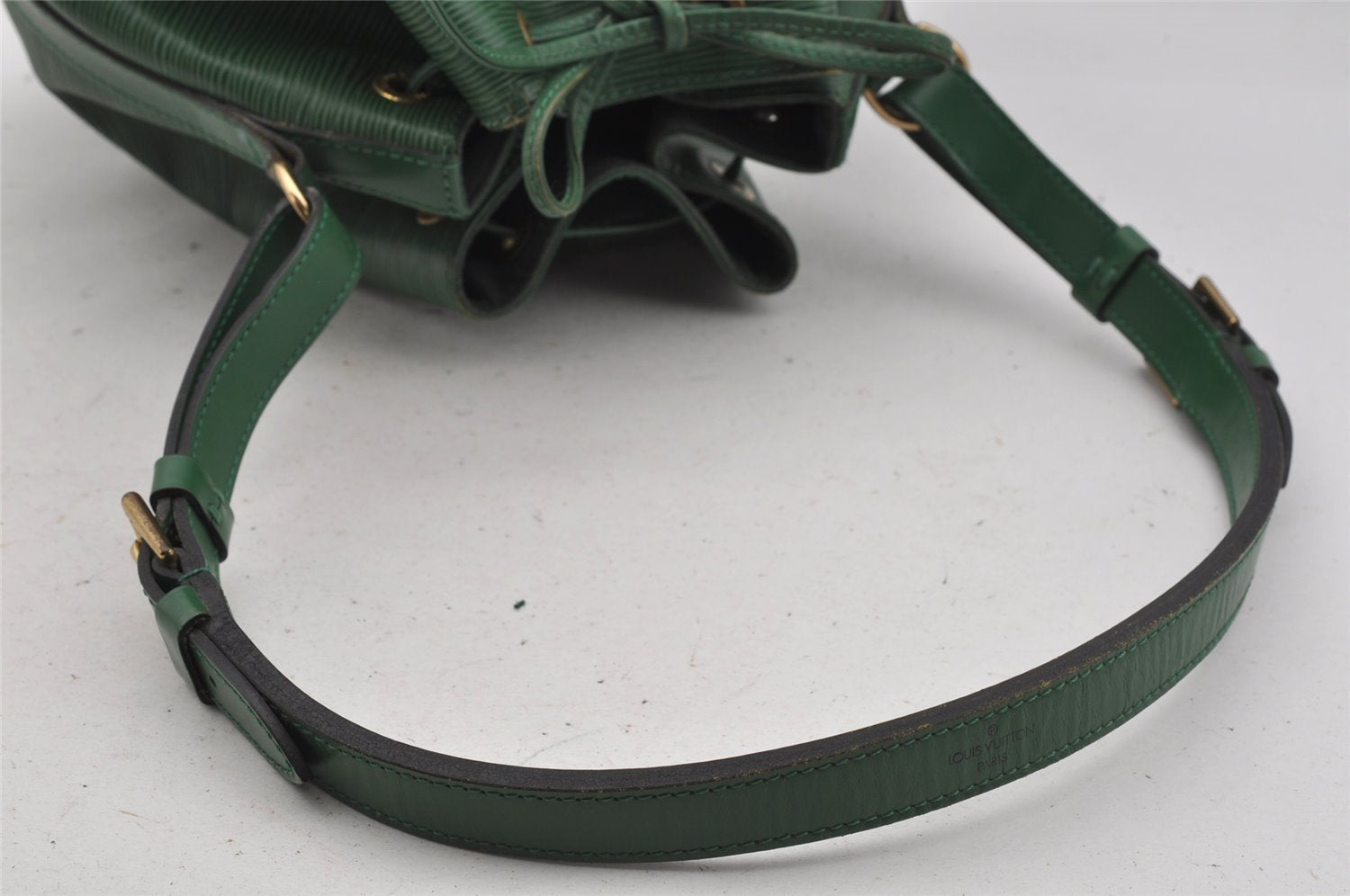 Authentic Louis Vuitton Epi Petit Noe Shoulder Drawstring Bag M44104 Green 9798I