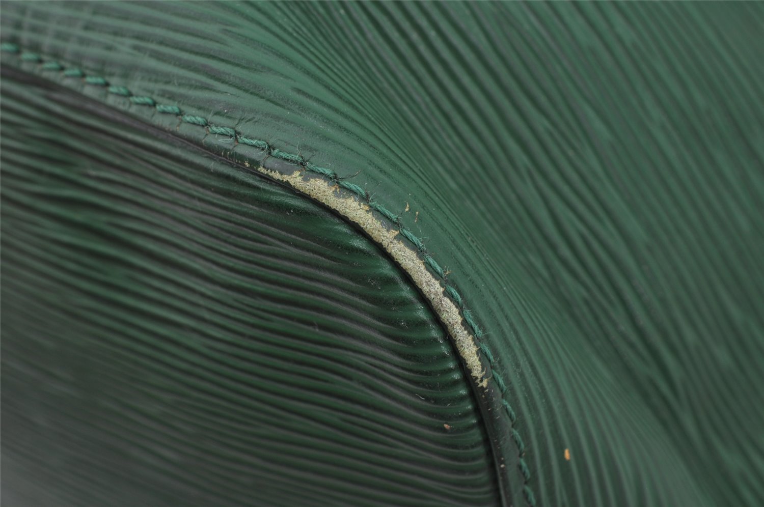 Authentic Louis Vuitton Epi Petit Noe Shoulder Drawstring Bag M44104 Green 9798I