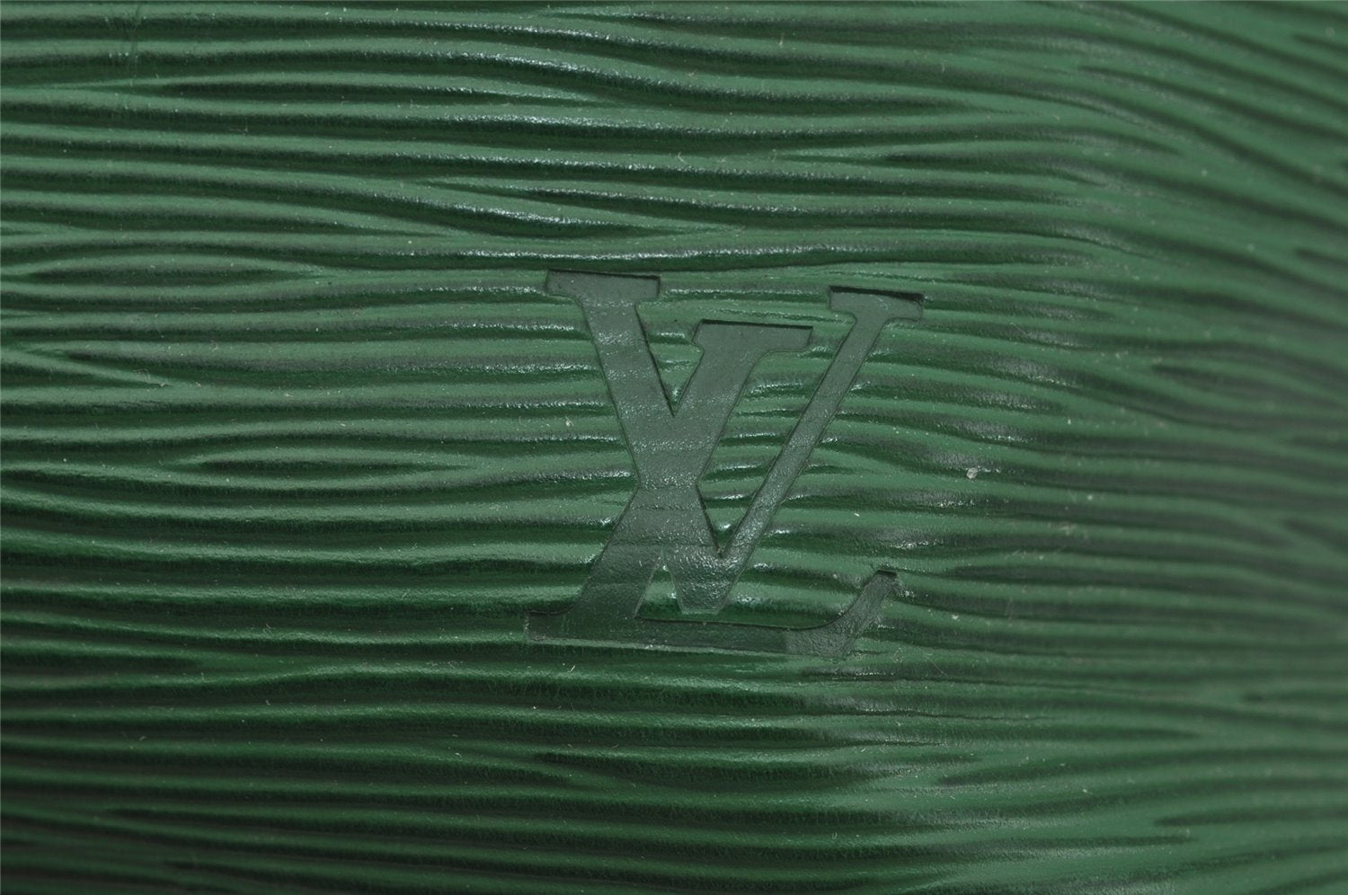 Authentic Louis Vuitton Epi Petit Noe Shoulder Drawstring Bag M44104 Green 9798I