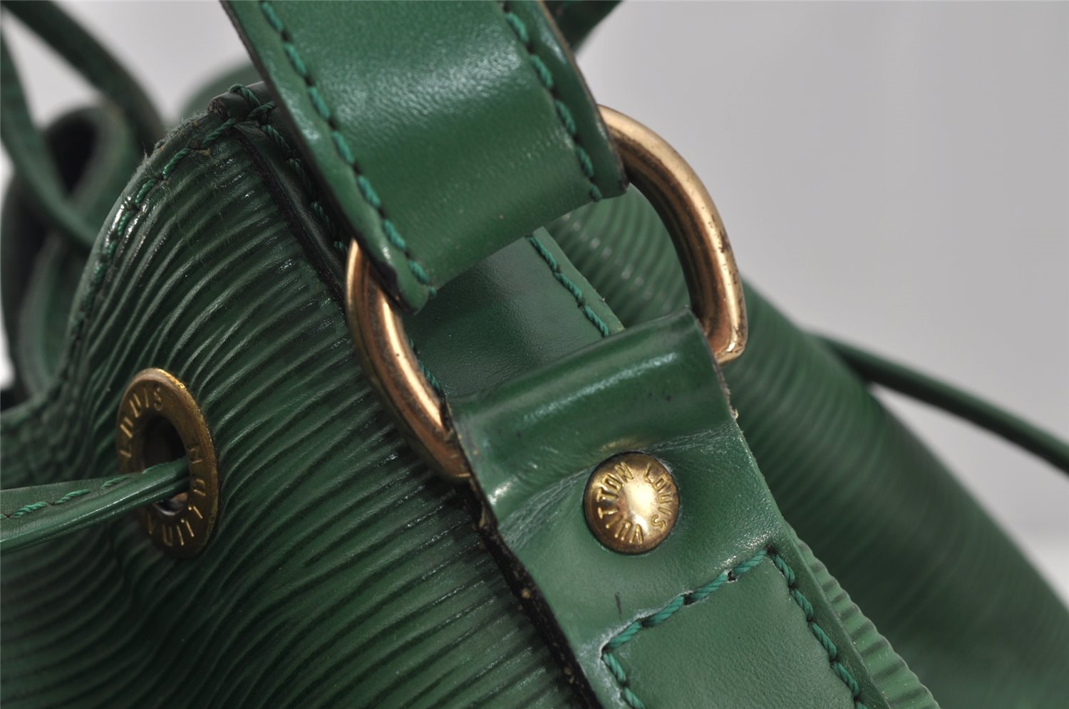 Authentic Louis Vuitton Epi Petit Noe Shoulder Drawstring Bag M44104 Green 9798I