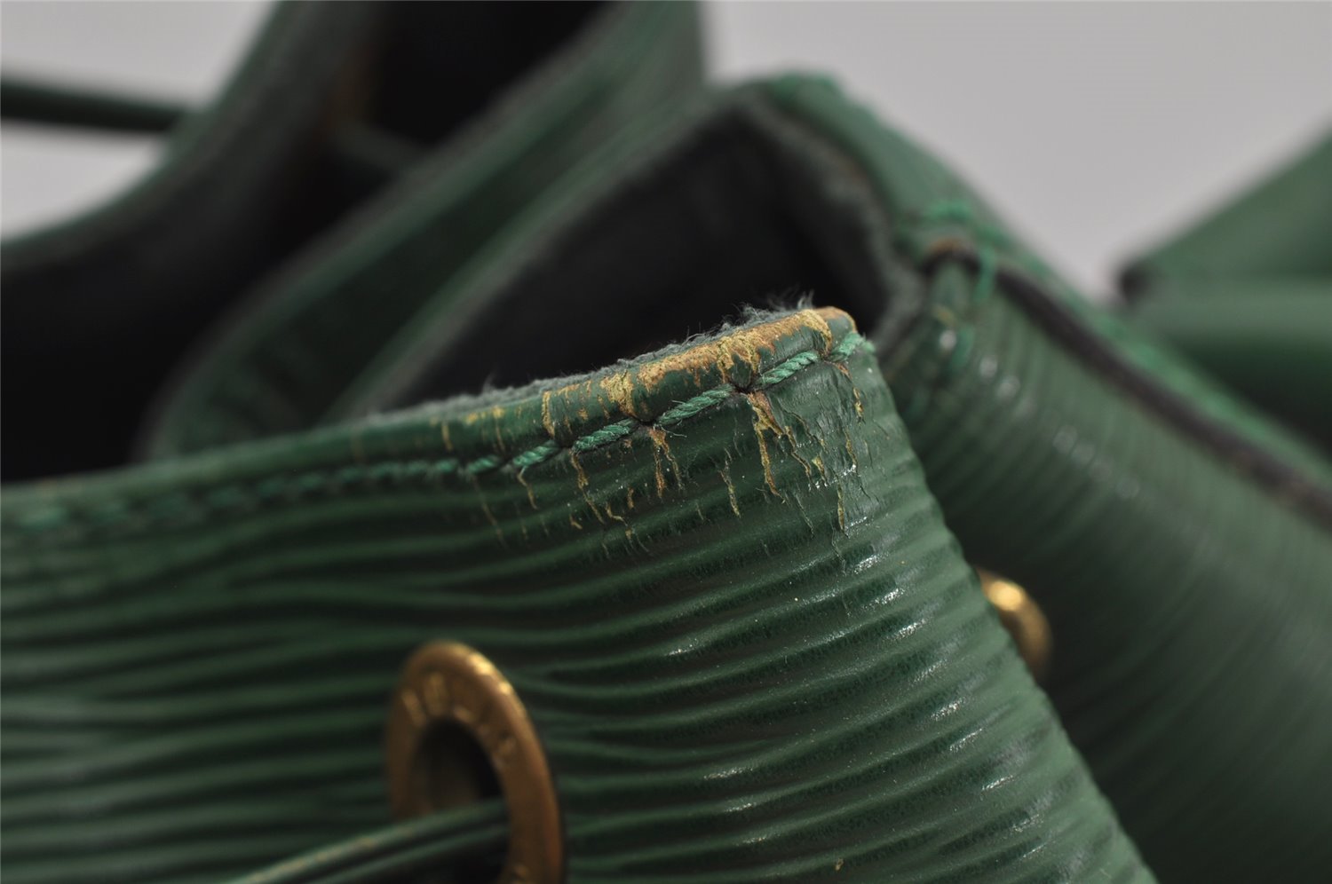 Authentic Louis Vuitton Epi Petit Noe Shoulder Drawstring Bag M44104 Green 9798I